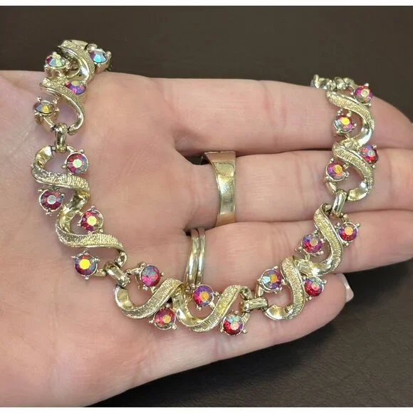 Gorgeous Vintage Signed Coro Gold Tone Red AB Rhinestone Leaf Choker Necklace - Picture 8 of 11